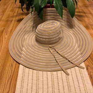 Beautiful Charming Charlie hat.